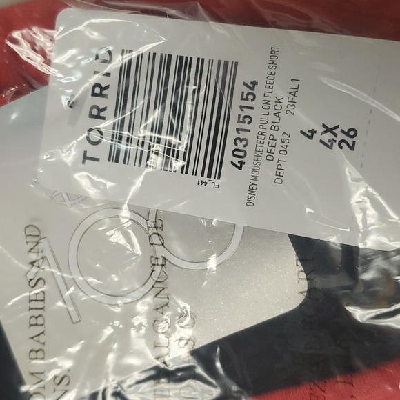 ❤️NWT VINTAGE TORRID SHORTS - DISNEY MOUSEKETEER - PULL ON FLEECE - PLUS SIZE - Picture 15 of 15